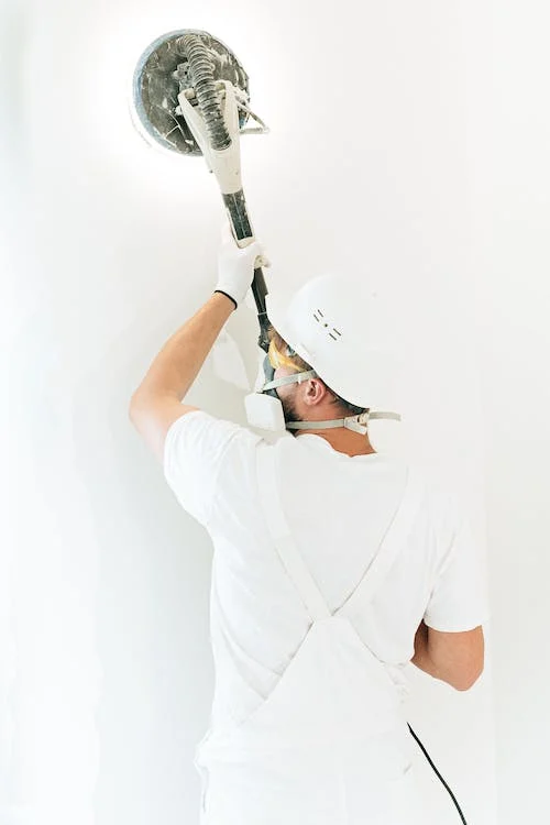 4 Steps to Sanding a Wall With an Electric Sander
